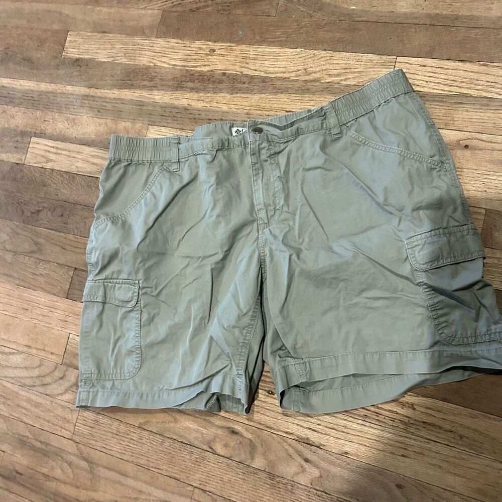 Columbia Sports Company outdoor shorts size xl